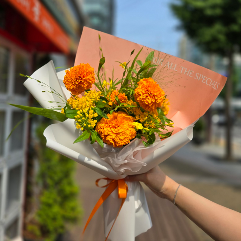해피니스 메리골드 오렌지 꽃다발 이미지 2